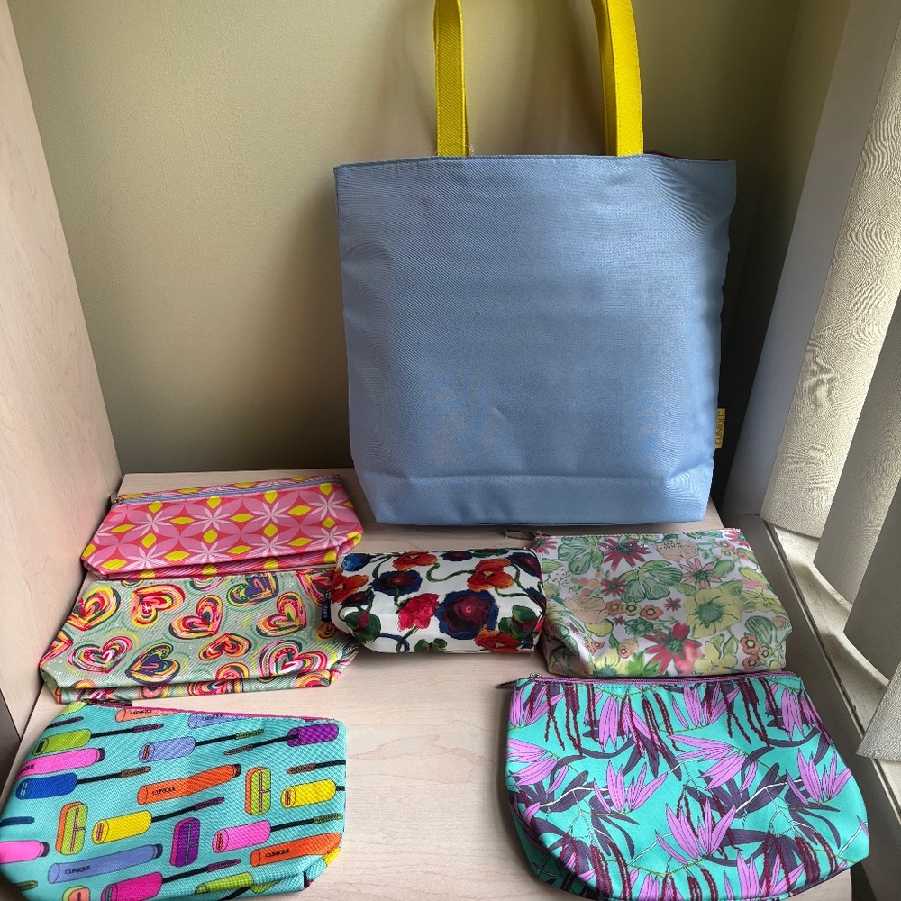 Sale New Clinique 7 Piece Bundle Periwinkle Blue Tote & 6 Clinique Cosmetic Bags